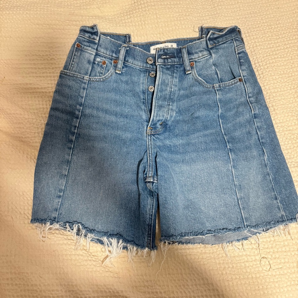 Abercrombie 7 inch Dad Shorts